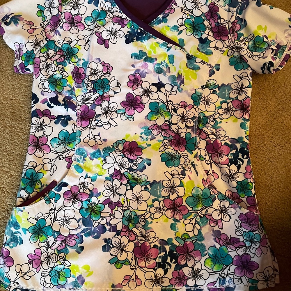 Cherokee infinity scrub top